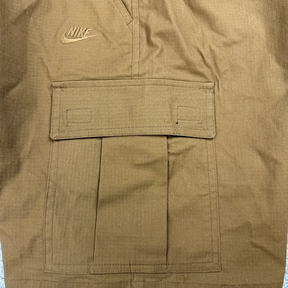 Nike Club Woven Cargo Shorts Mens Size 30 British Tan FN3517-281 Ripstop Utility